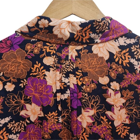 Democracy Top Womens M Purple Dark Floral Viscose Button Up Pleated 3/4 Sleeve - Picture 6 of 13
